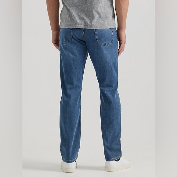 Men’s Wrangler Blue Relaxed Fit Jeans Classic Style 38x32 NWT - Picture 10 of 12